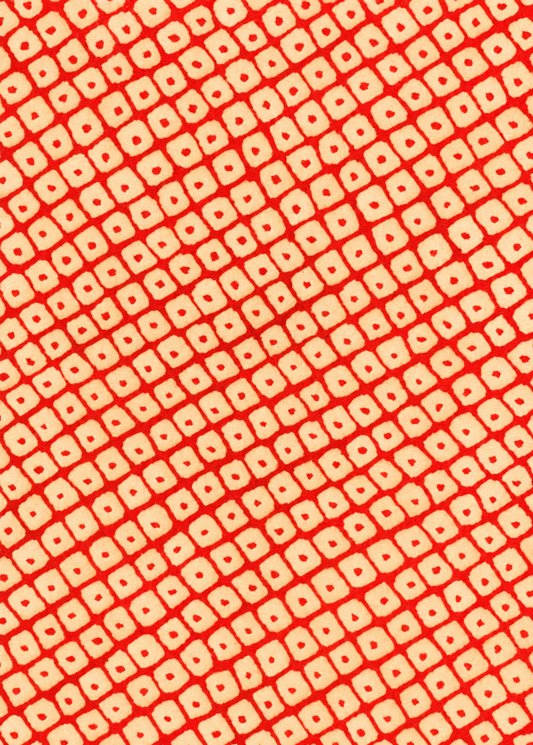 赤地に白い四角い斑点が斜めに並ぶ鹿の子絞り